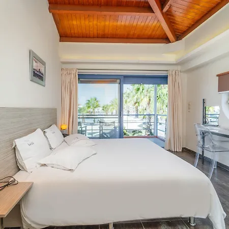Ianos Hotel 3*